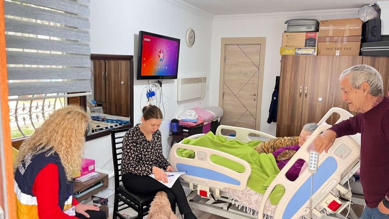 BELEDİYEDEN 385 HANEYE MORAL ZİYARETİ