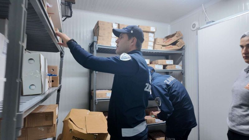 BELEDİYE EKİPLERİNDEN GIDA DENETİMLERİ