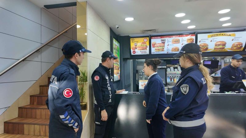 BELEDİYE EKİPLERİNDEN GIDA DENETİMLERİ