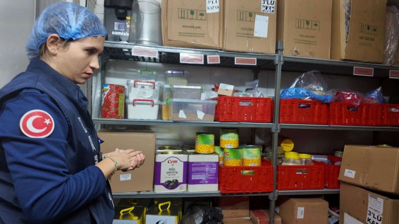 BELEDİYE EKİPLERİNDEN GIDA DENETİMLERİ