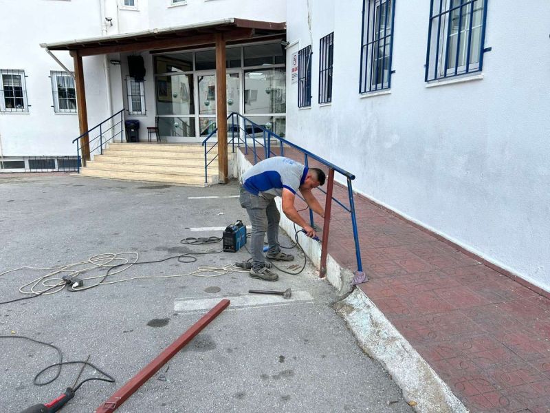 BODRUM BELEDİYESİ, OKULLARDAKİ BAKIM VE ONARIM ÇALIŞMALARINI SÜRDÜRÜYOR