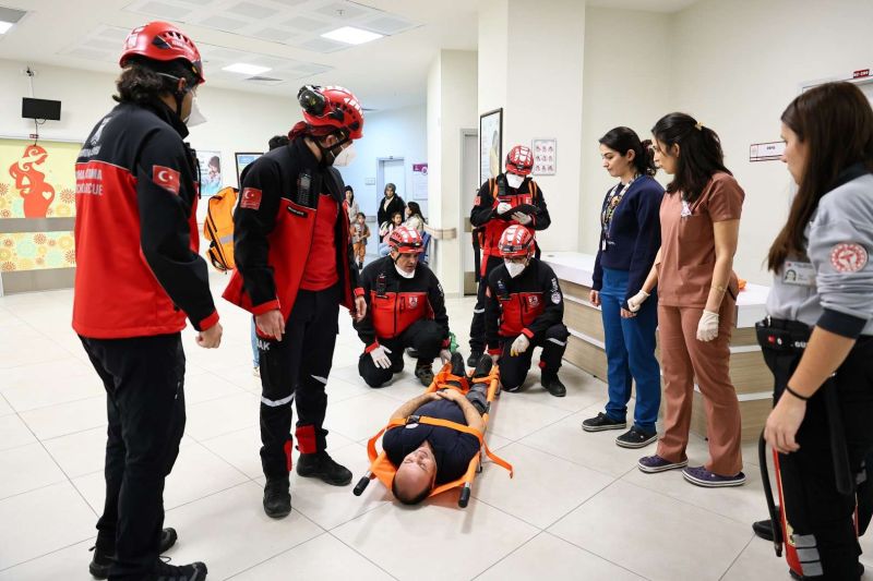 BAK’TAN HASTANEDE DEPREM, YANGIN VE TAHLİYE TATBİKATI