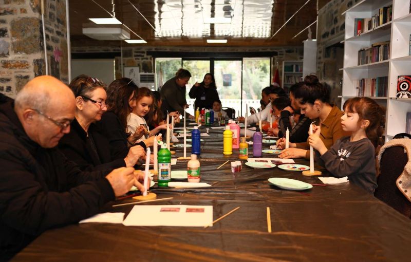 ÜÇ KUŞAK MUM BOYAMA ATÖLYESİNDE BULUŞTU