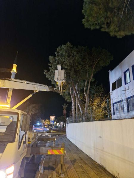 BELEDİYE EKİPLERİNDEN FIRTINA VE YAĞIŞ MESAİSİ