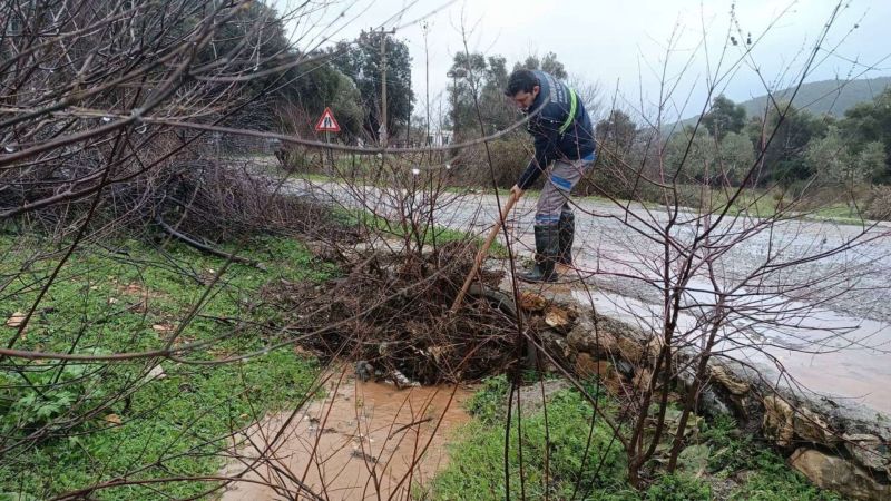 BELEDİYE EKİPLERİNDEN FIRTINA VE YAĞIŞ MESAİSİ