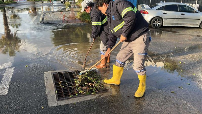 BELEDİYE EKİPLERİNDEN FIRTINA VE YAĞIŞ MESAİSİ