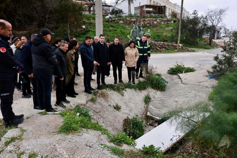 BELEDİYE EKİPLERİNDEN FIRTINA VE YAĞIŞ MESAİSİ