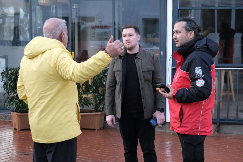 BELEDİYE EKİPLERİNDEN ŞİDDETLİ YAĞIŞLARA KARŞI YOĞUN MESAİ