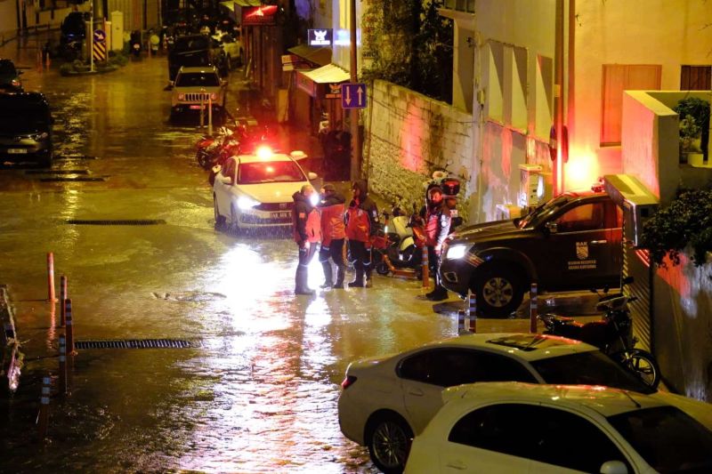 BODRUM BELEDİYESİ YAĞIŞ NÖBETİNDEYDİ