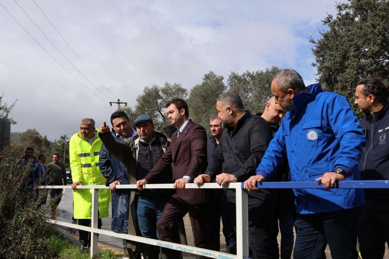 BAŞKAN MANDALİNCİ SU TAŞKINLARININ YAŞANDIĞI KIZILAĞAÇ’TA İNCELEMELERDE BULUNDU
