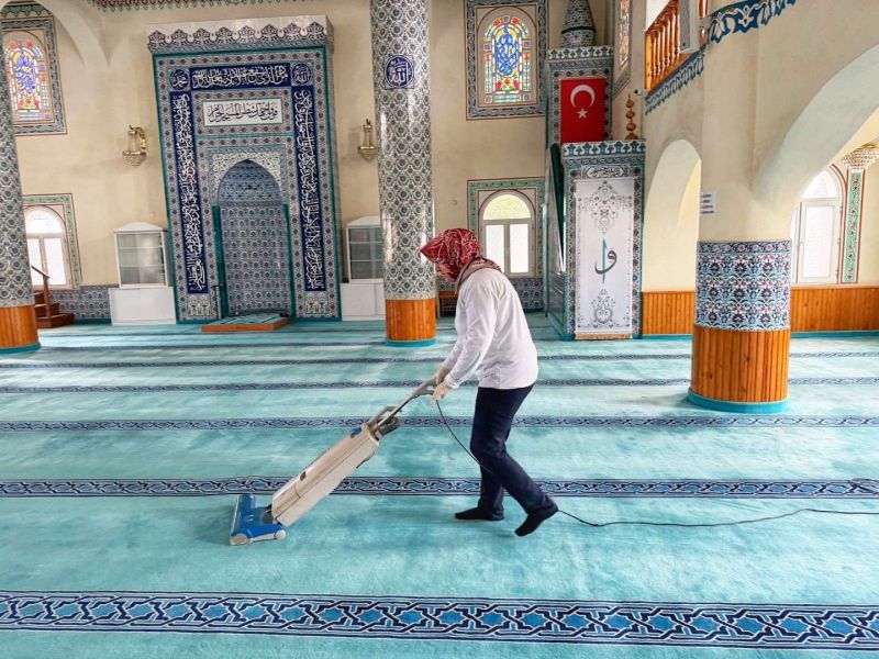 CAMİLERDE RAMAZAN TEMİZLİĞİ