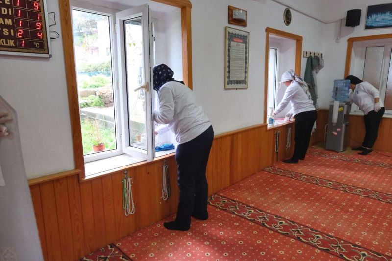 CAMİLERDE RAMAZAN TEMİZLİĞİ