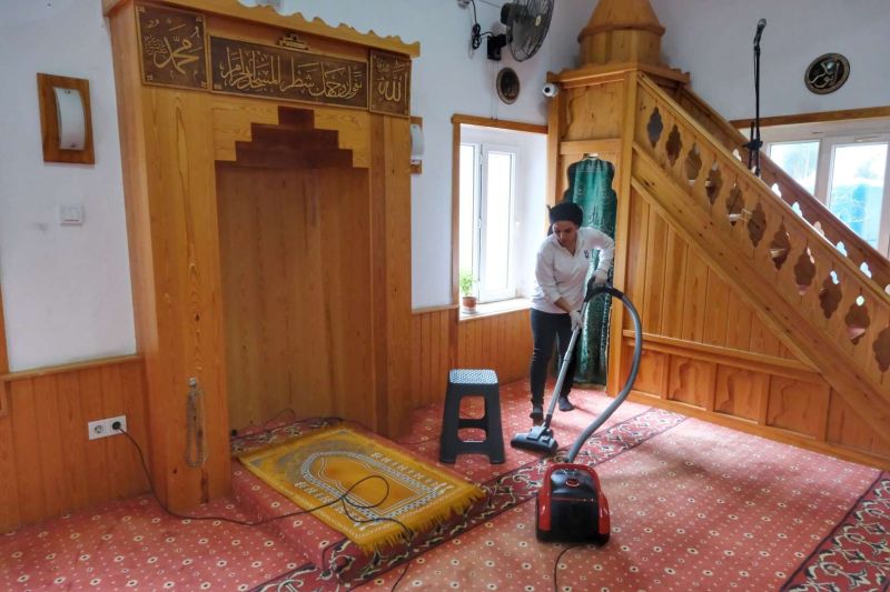 CAMİLERDE RAMAZAN TEMİZLİĞİ