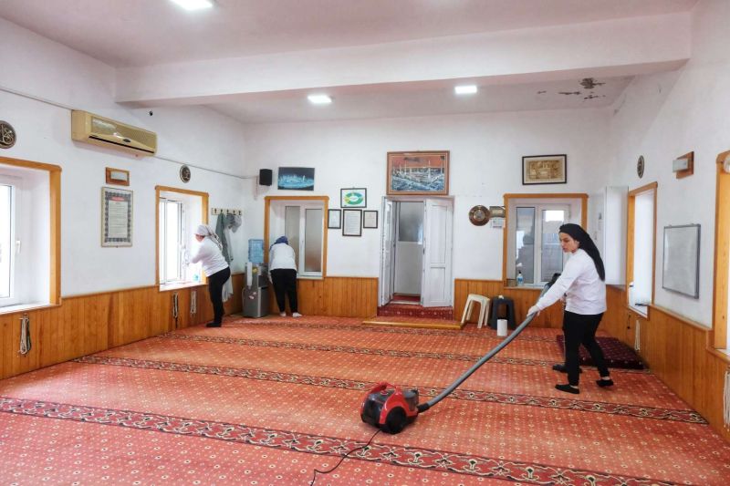 CAMİLERDE RAMAZAN TEMİZLİĞİ