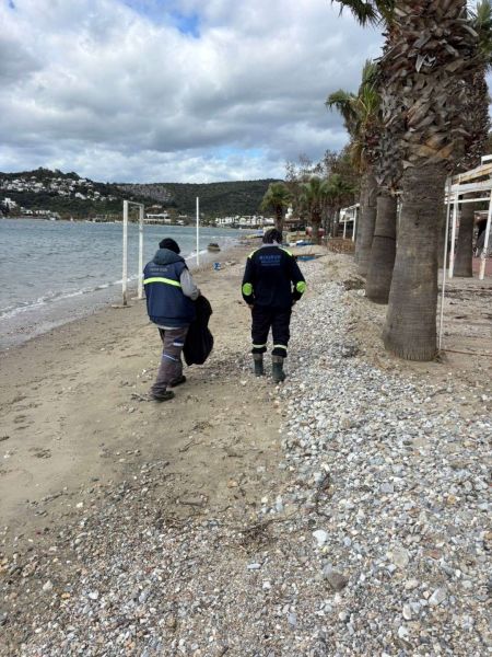 BELEDİYE EKİPLERİNDEN FIRTINA VE YAĞMUR SONRASI KAPSAMLI TEMİZLİK