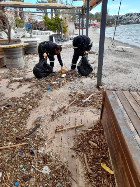 BELEDİYE EKİPLERİNDEN FIRTINA VE YAĞMUR SONRASI KAPSAMLI TEMİZLİK