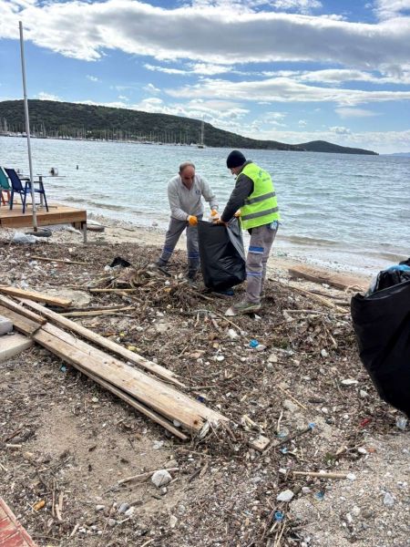 BELEDİYE EKİPLERİNDEN FIRTINA VE YAĞMUR SONRASI KAPSAMLI TEMİZLİK