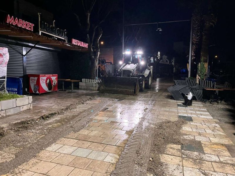 BELEDİYE EKİPLERİNDEN FIRTINA VE YAĞMUR SONRASI KAPSAMLI TEMİZLİK