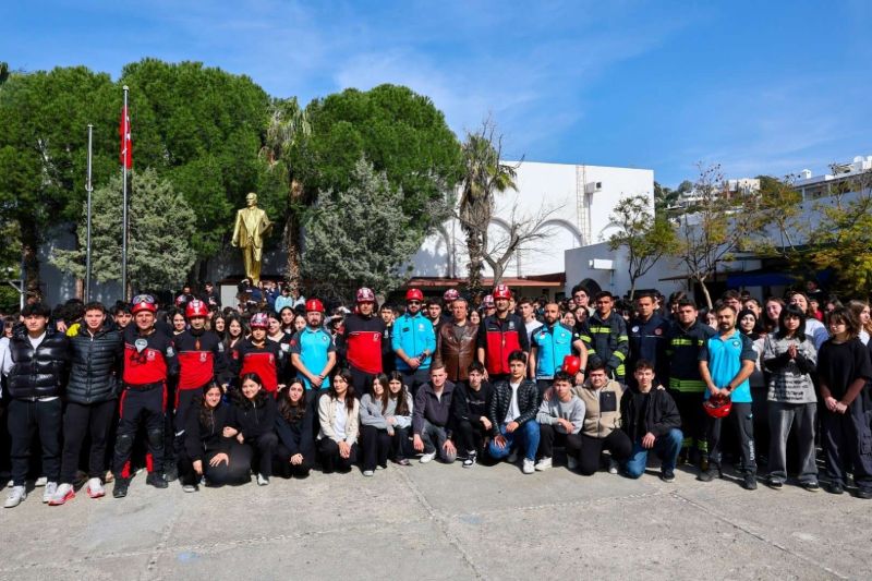 DEPREM HAFTASI KAPSAMINDA OKULLARDA TATBİKAT YAPILDI