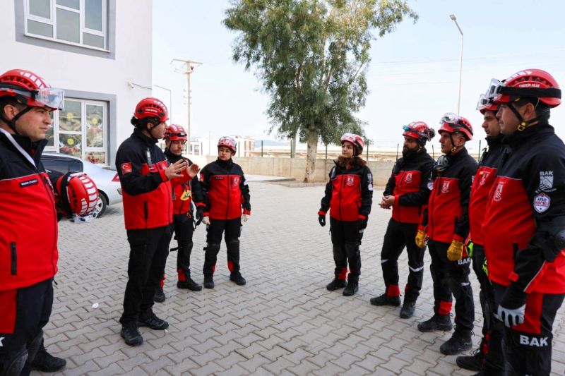 DEPREM HAFTASI KAPSAMINDA OKULLARDA TATBİKAT YAPILDI