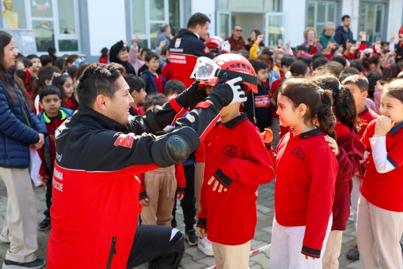 DEPREM HAFTASI KAPSAMINDA OKULLARDA TATBİKAT YAPILDI