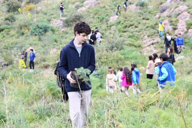 BELEDİYEDEN YANAN ORMANLIK ALANDA FİDAN DİKİM ETKİNLİĞİ