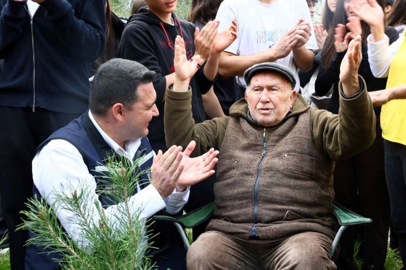 BELEDİYEDEN YANAN ORMANLIK ALANDA FİDAN DİKİM ETKİNLİĞİ