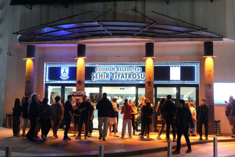 CAMBAZIN CENAZESİ DÜNYA TİYATRO GÜNÜ’NDE SAHNELENDİ