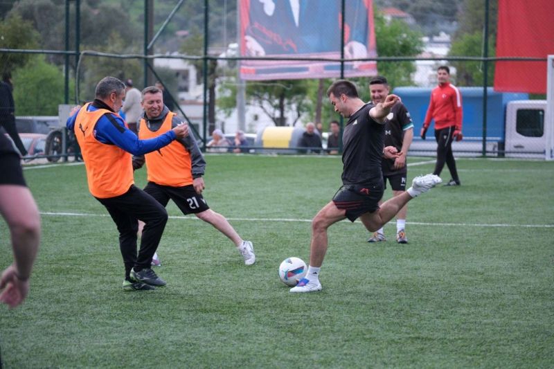 ÇİFTLİK HALI SAHA TESİSLERİ VATANDAŞLARIN KULLANIMINA AÇILDI