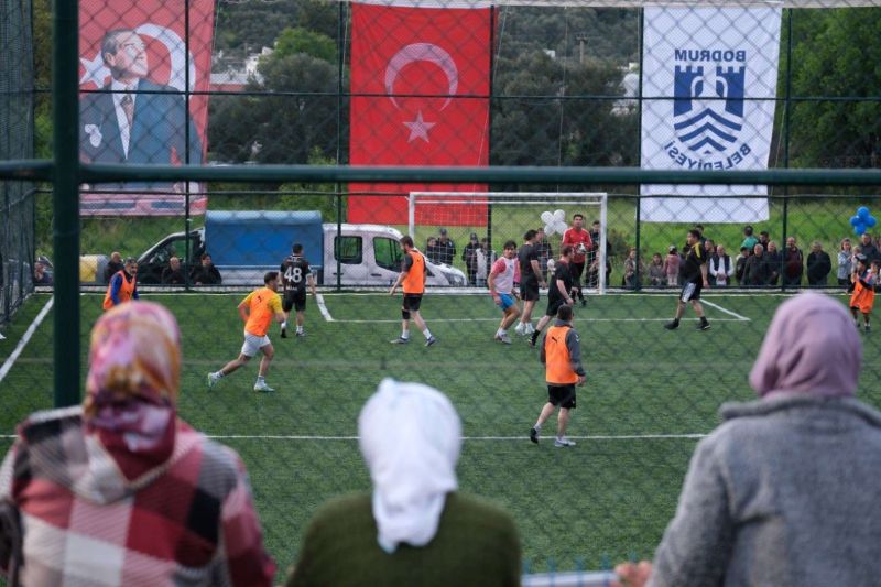 ÇİFTLİK HALI SAHA TESİSLERİ VATANDAŞLARIN KULLANIMINA AÇILDI