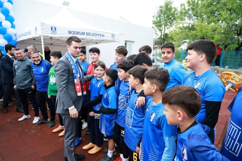 ÇİFTLİK HALI SAHA TESİSLERİ VATANDAŞLARIN KULLANIMINA AÇILDI