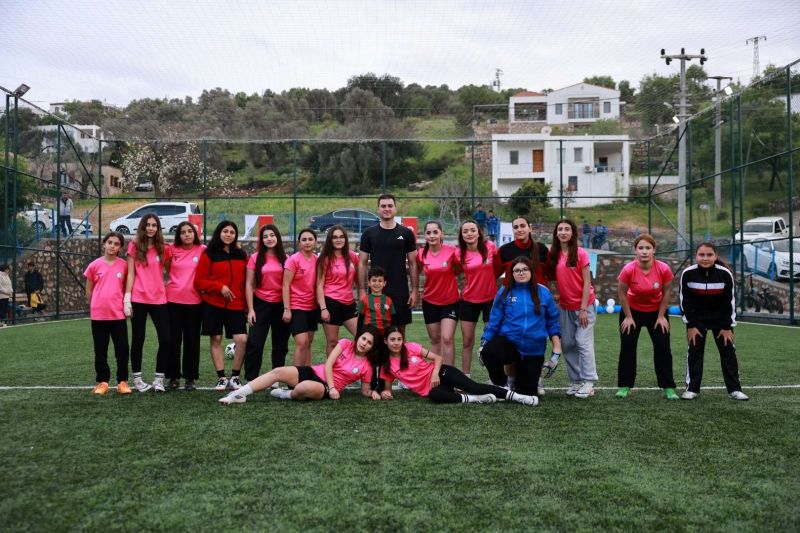 ÇİFTLİK HALI SAHA TESİSLERİ VATANDAŞLARIN KULLANIMINA AÇILDI