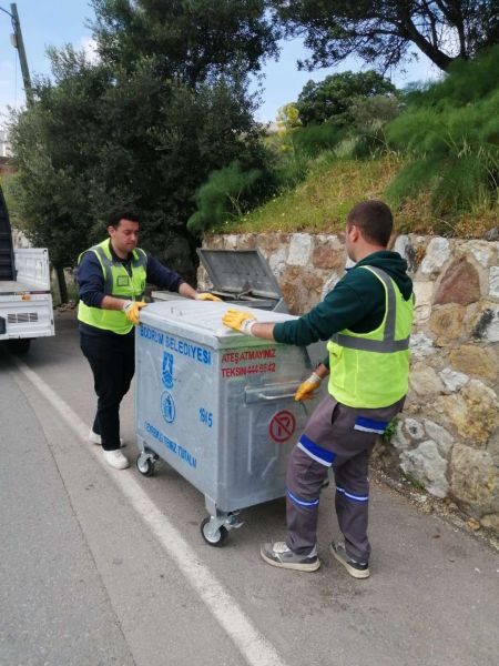 BELEDİYEDEN KONTEYNER YENİLEME ÇALIŞMALARI