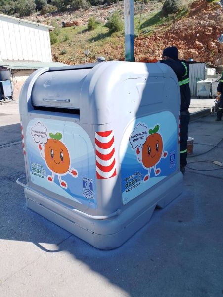 BELEDİYEDEN KONTEYNER YENİLEME ÇALIŞMALARI