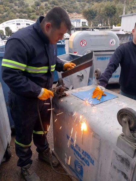 BELEDİYEDEN KONTEYNER YENİLEME ÇALIŞMALARI