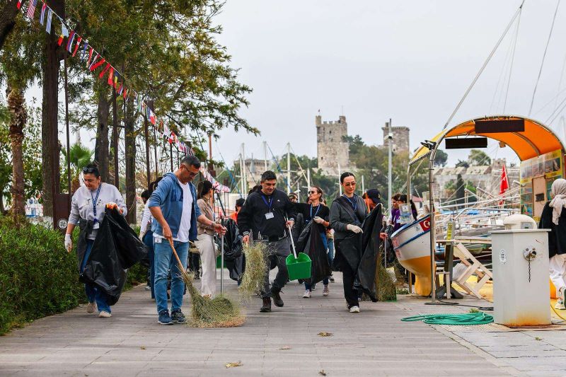 BODRUM’DA TEMİZLİK SEFERBERLİĞİ YENİDEN BAŞLADI