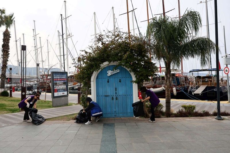 BODRUM’DA TEMİZLİK SEFERBERLİĞİ YENİDEN BAŞLADI