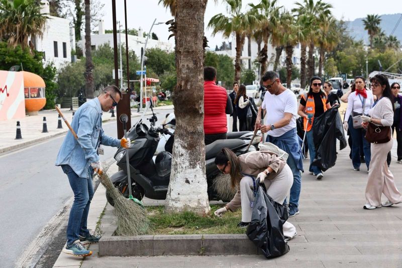 BODRUM’DA TEMİZLİK SEFERBERLİĞİ YENİDEN BAŞLADI