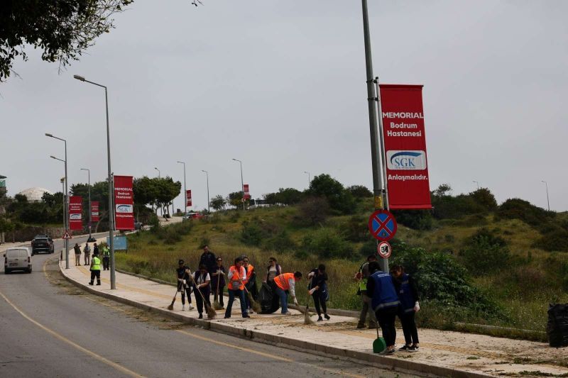 BODRUM’DA TEMİZLİK SEFERBERLİĞİ YENİDEN BAŞLADI