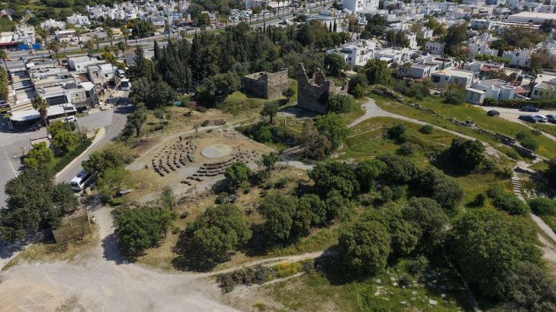HALİKARNASSOS SURLARI VE MYNDOS KAPISI’NDA TEMİZLİK ÇALIŞMALARI TAMAMLANDI