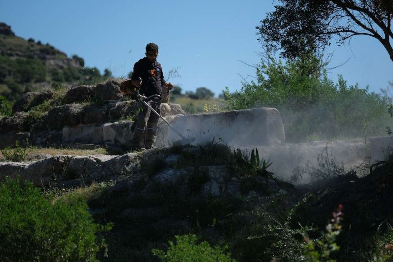HALİKARNASSOS SURLARI VE MYNDOS KAPISI’NDA TEMİZLİK ÇALIŞMALARI TAMAMLANDI