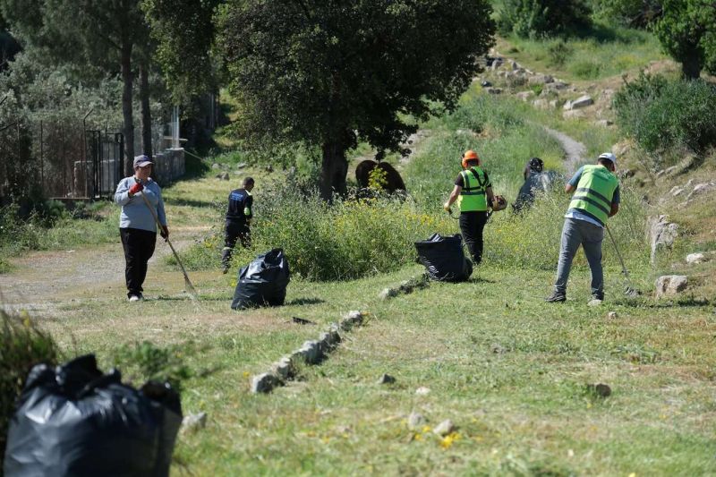 HALİKARNASSOS SURLARI VE MYNDOS KAPISI’NDA TEMİZLİK ÇALIŞMALARI TAMAMLANDI