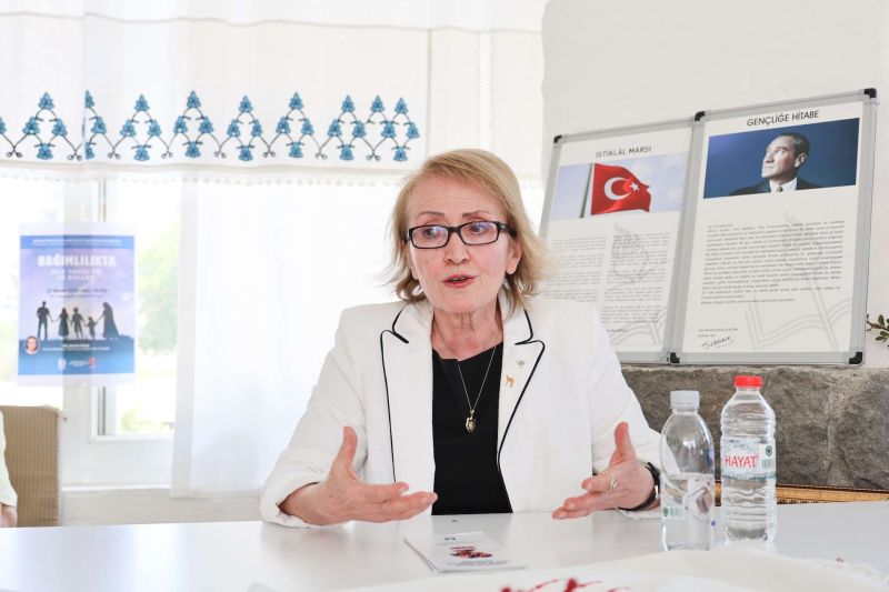 BELEDİYEDEN BİTEZ’DE ‘BAĞIMLILIKTA AİLE YAPISI VE ROLLER’ SEMİNERİ