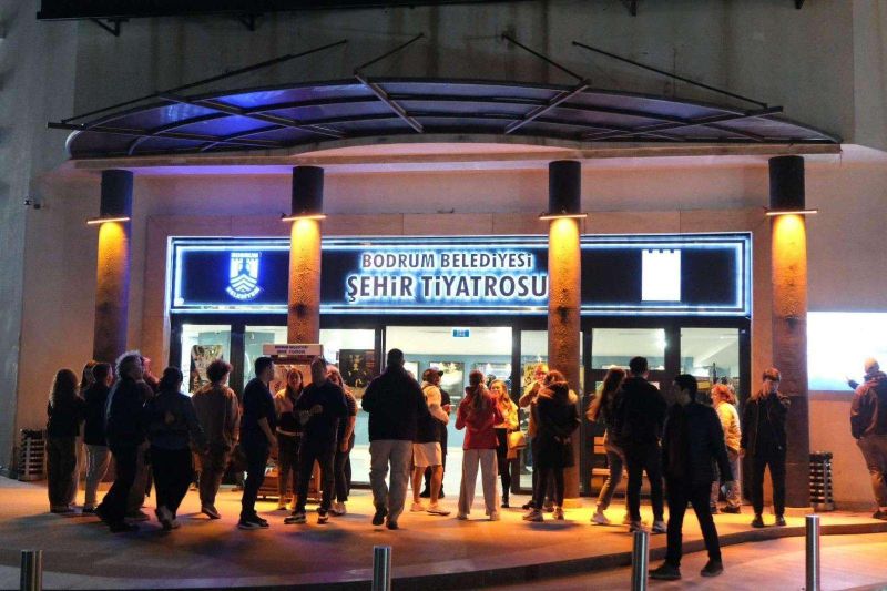 Bodrum’da Perde “Cambazın Cenazesi” ile Kapandı