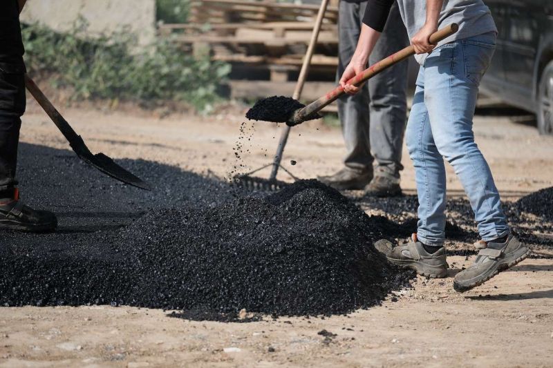 FEN İŞLERİ EKİPLERİNDEN İLÇE GENELİNDE YOĞUN MESAİ