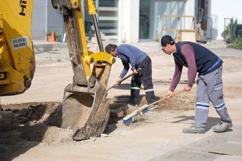 FEN İŞLERİ EKİPLERİNDEN İLÇE GENELİNDE YOĞUN MESAİ