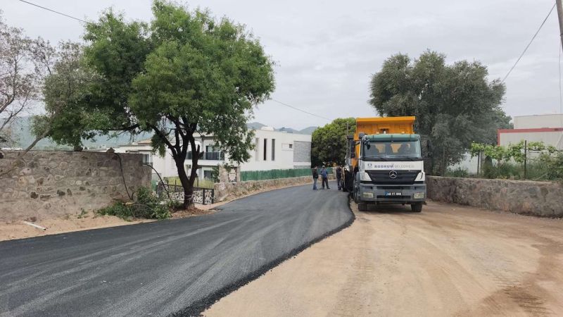 FEN İŞLERİ EKİPLERİNDEN İLÇE GENELİNDE YOĞUN MESAİ