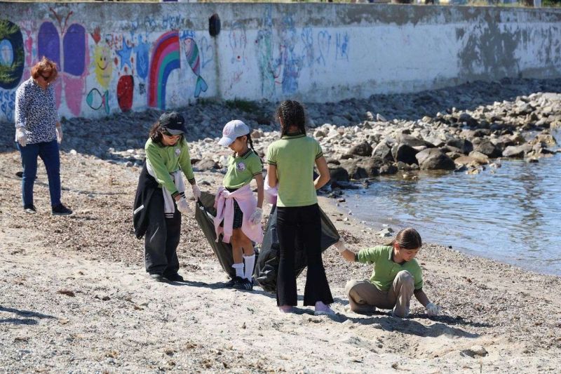 BODRUM'DA DENİZ ÇÖPLERİ İZLEME VE KIYI TEMİZLİĞİ ÇALIŞMASI GERÇEKLEŞTİRİLDİ