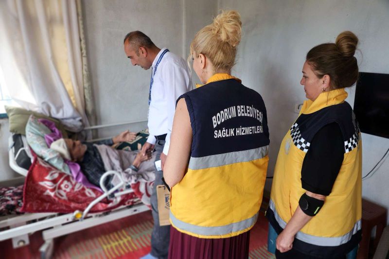 BELEDİYEDEN YATAĞA BAĞIMLI HASTALARA BAYRAM ZİYARETİ