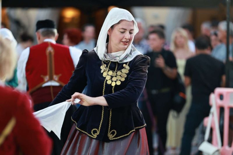 EGE’NİN İKİ YAKASI 6. İKİ YAKA KÜLTÜR FESTİVALİ’NDE DOSTLUK VE KARDEŞLİK İÇİN BULUŞTU